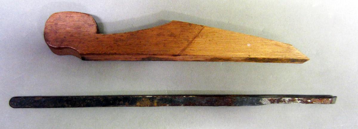 1975.0267.001 Grooving plane, wedge iron 2 back view