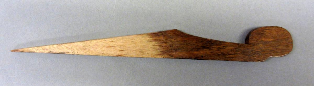 1975.267.002 Rabbet plane, wedge view 2