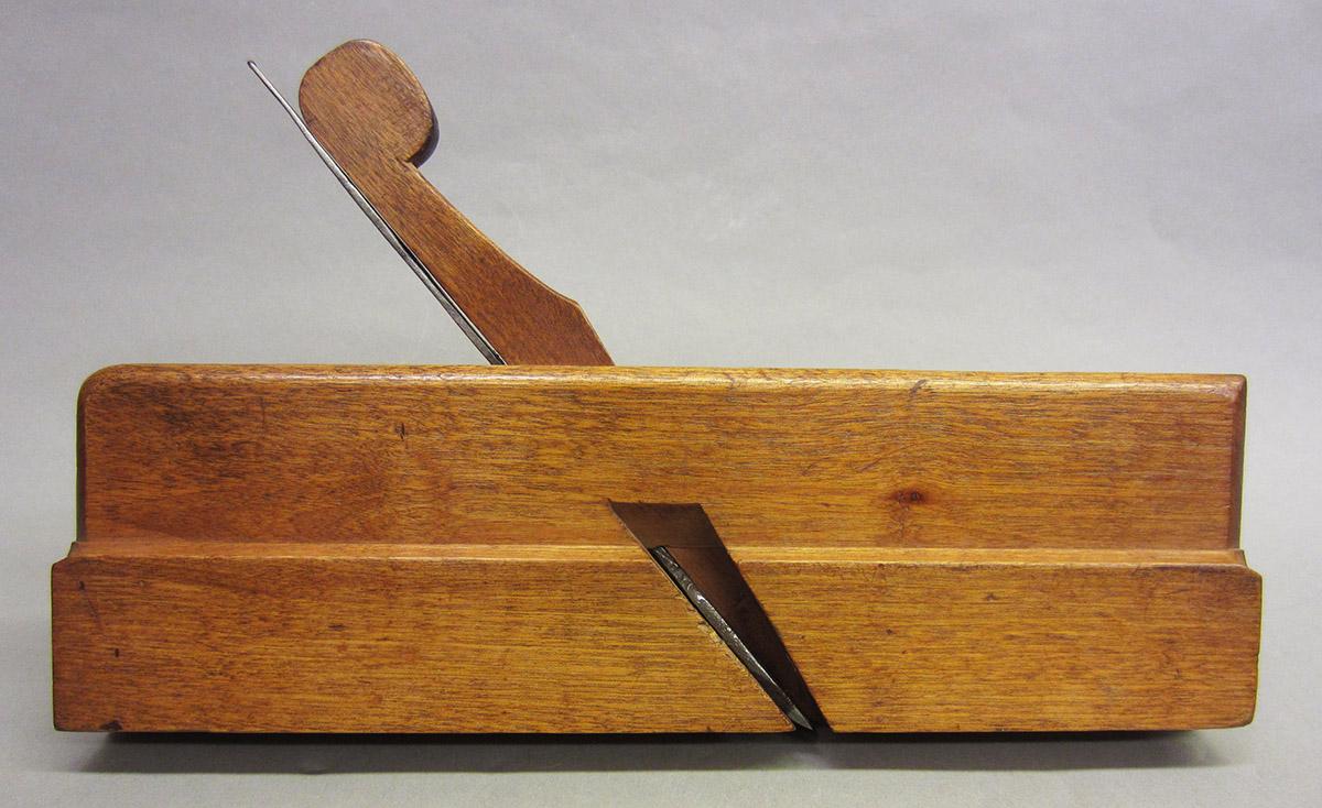 1975.0267.003 Molding plane, overall side 1