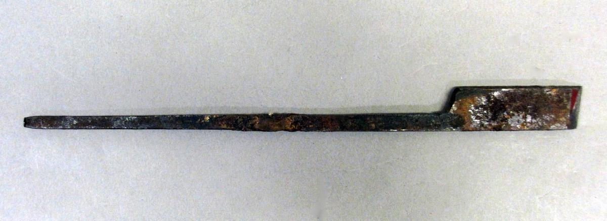 1975.267.004 Rabbet plane, iron view 2