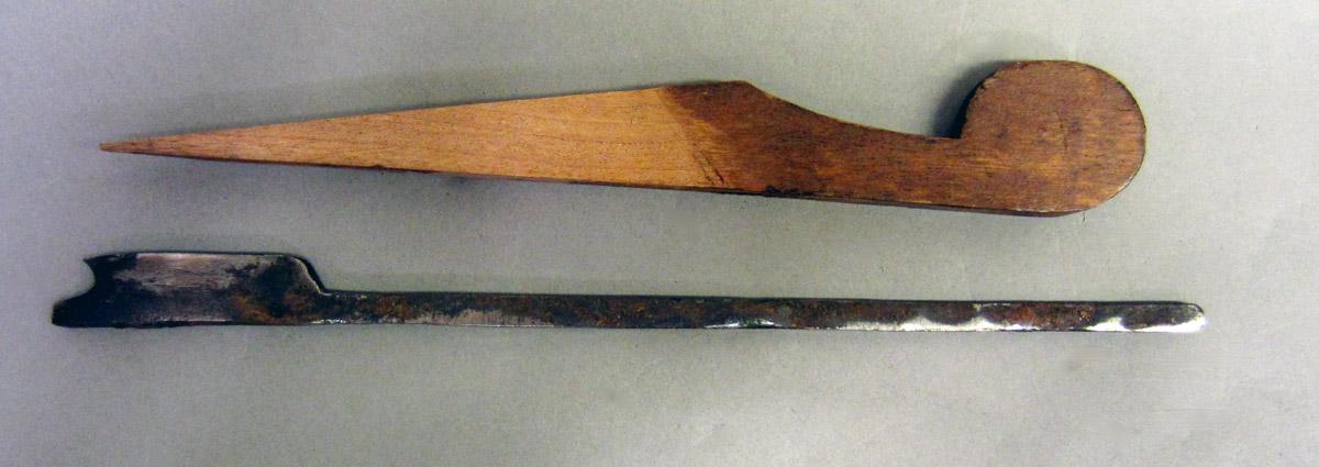 1975.267.008 Molding plane, wedge iron view1