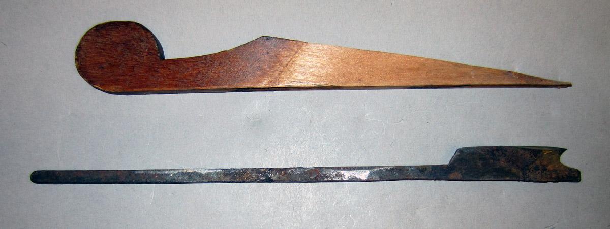 1975.267.008 Molding plane, wedge iron view 2