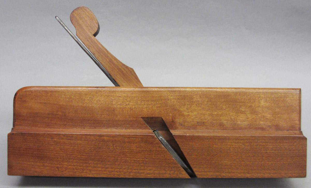 1975.267.11 Molding plane, full view 1
