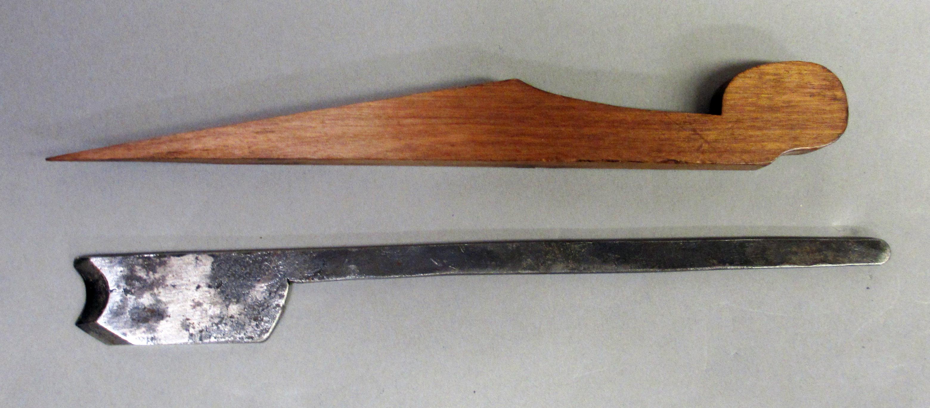 1975.267.11 Molding plane, wedge iron view 2