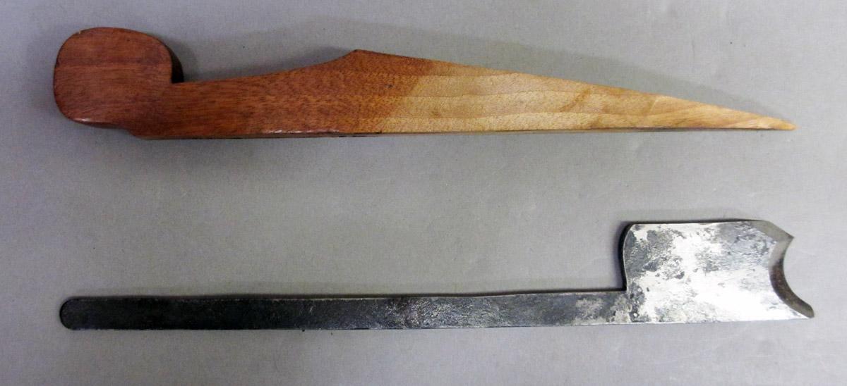 1975.0267.012 Molding plane, Wedge iron view2
