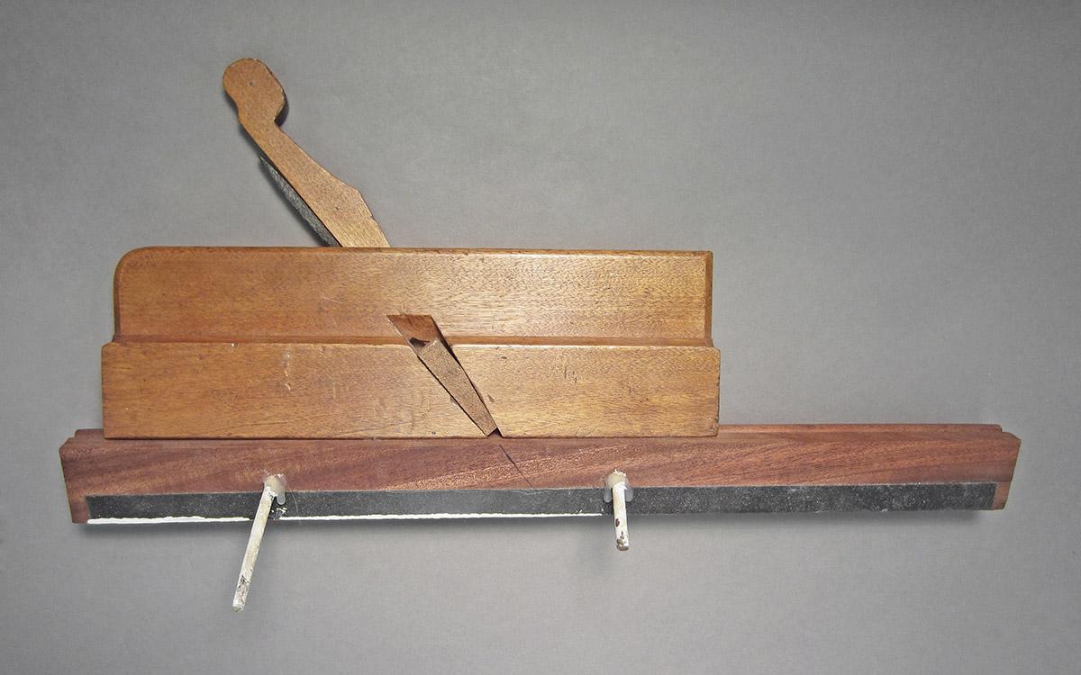 1975.0267.014, Molding plane, overall side 1