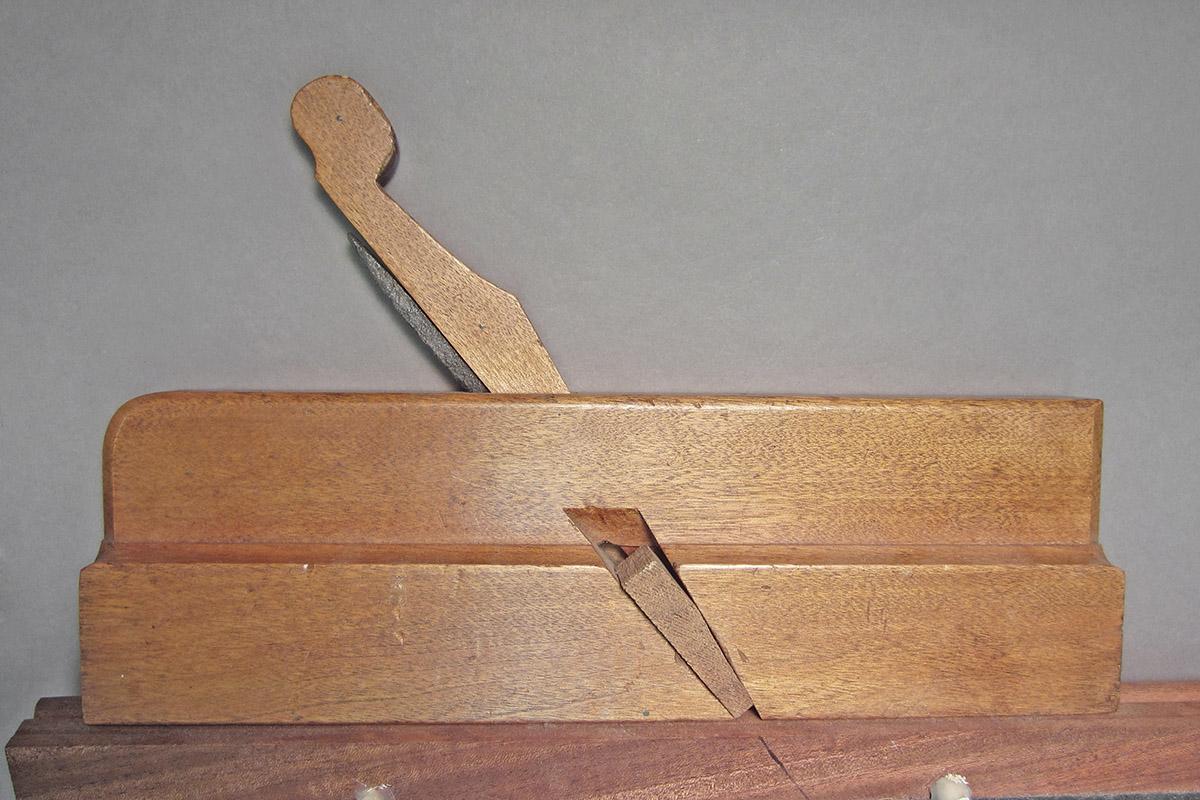 1975.0267.014, Molding plane, side 1
