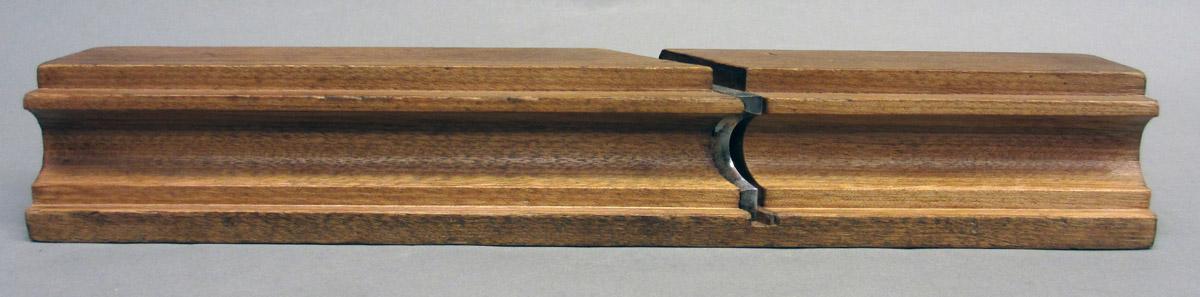 1975.276.016 Molding plane,  Underside
