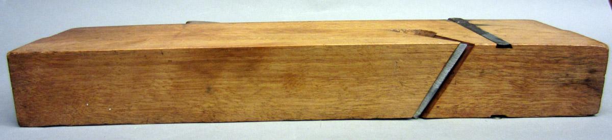 1975.0267.019 Skew rabbet plane, Underside