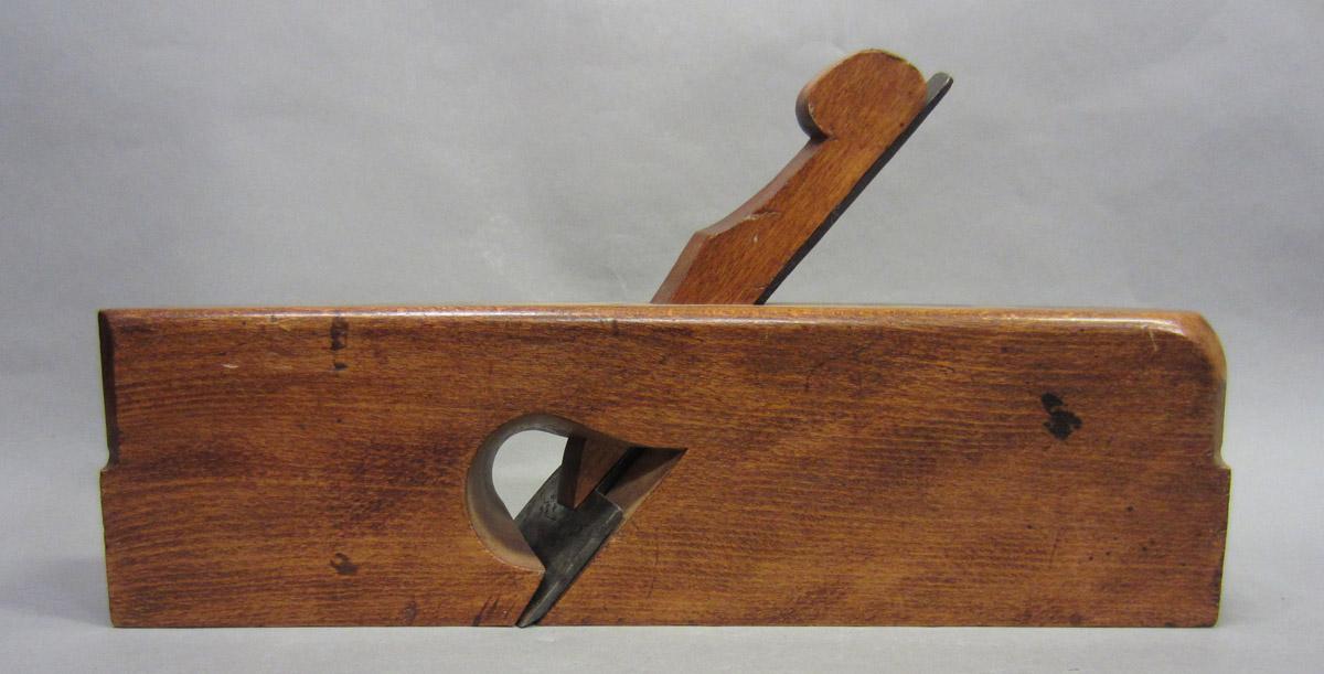 1975.0267.025 Skew rabbet plane, view 1
