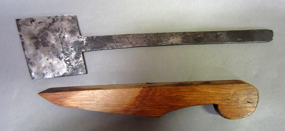 1975.0267.025 Skew rabbet plane, wedge iron view 1