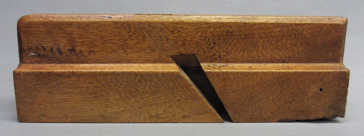1975.0267.027 Molding plane, stock side 1