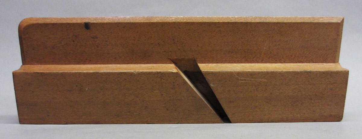 1975.0267.028 Molding plane, stock side 1