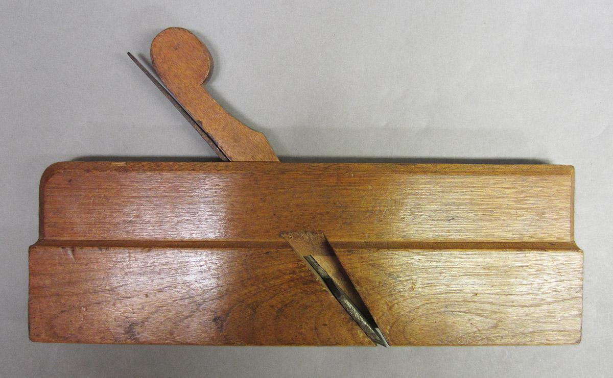 1975.0267.031 Round plane, overall side 1