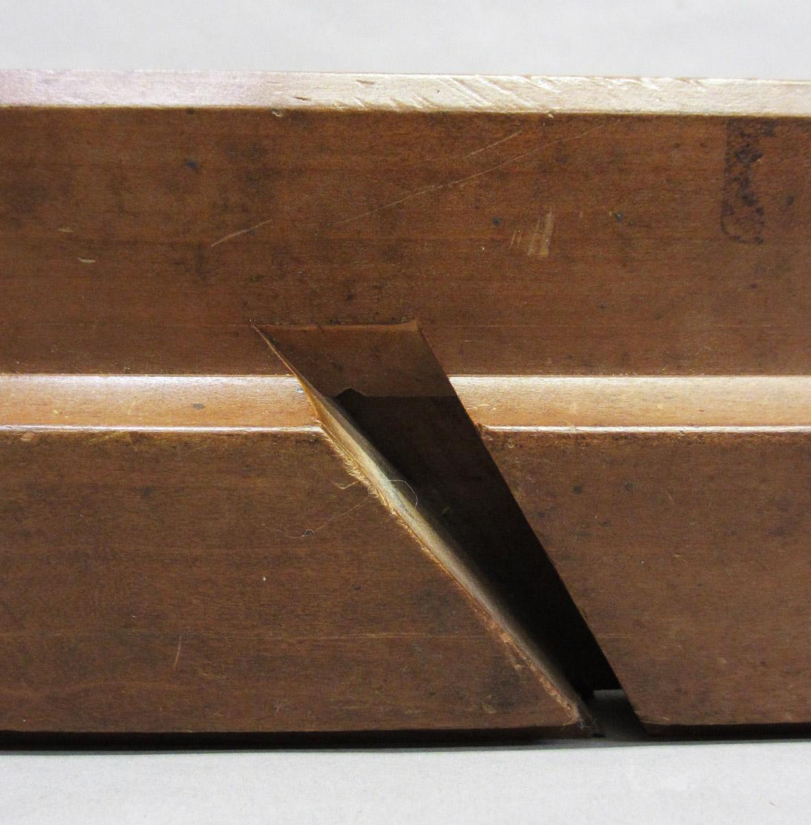1975.0267.033 Molding plane, throat detail