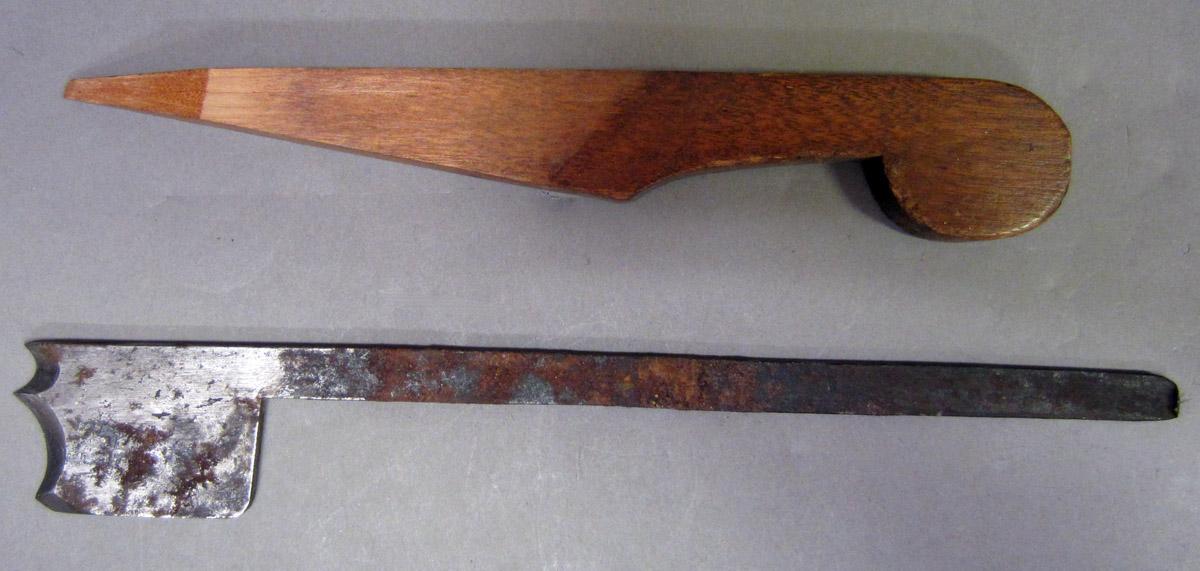 1975.0267.034 Molding plane, wedge iron view 1