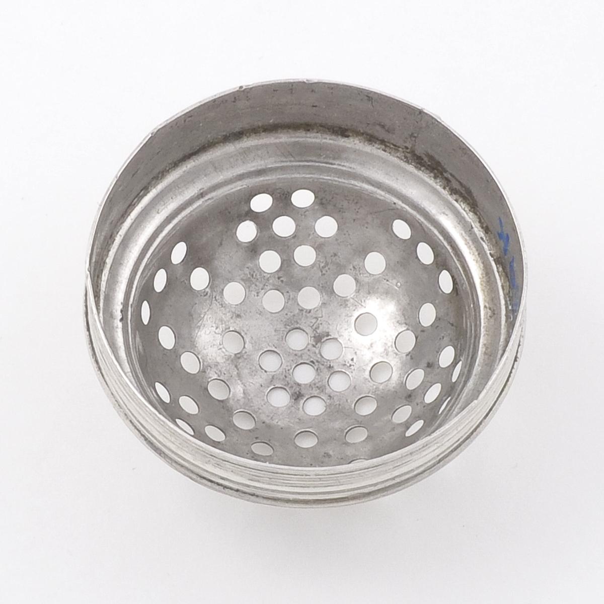 1975.0269 K Silver cap, underside