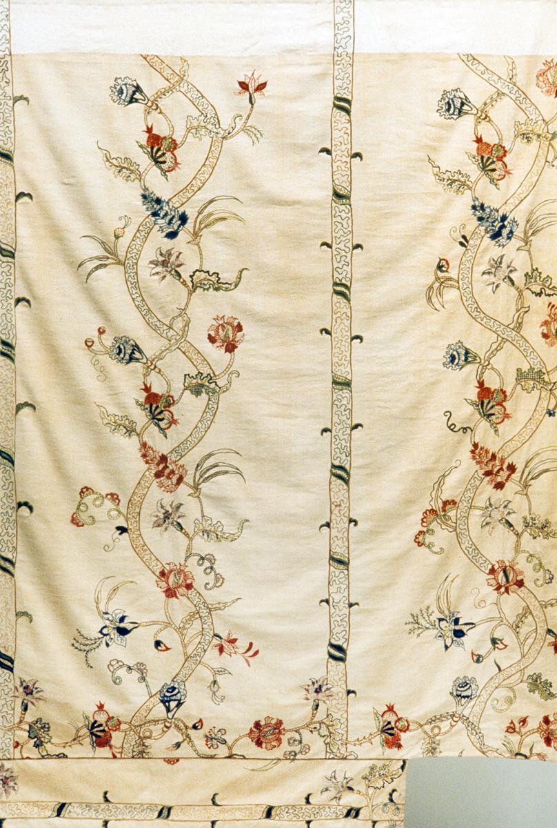 1952.0326.006 Bedcover, View 2