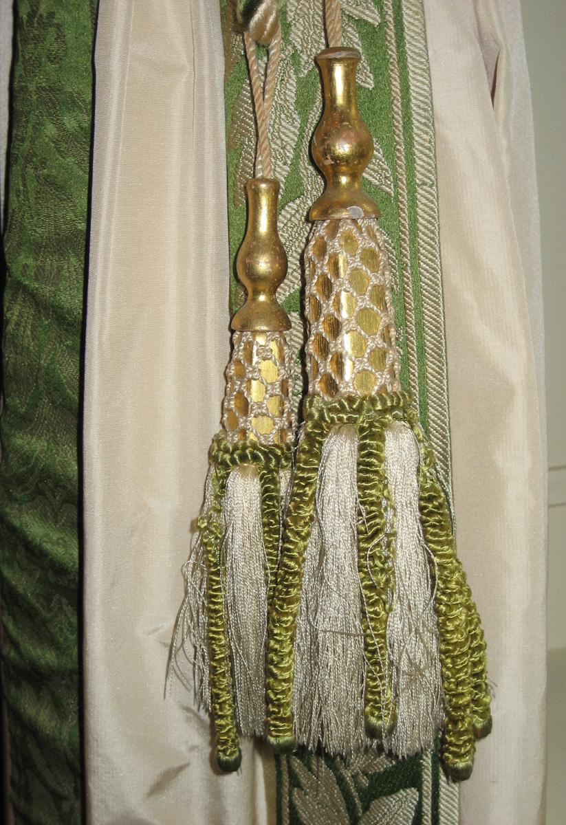 1975.0518 tassel detail