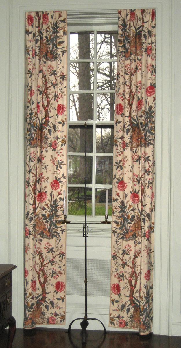 1975.0532.001 window hangings