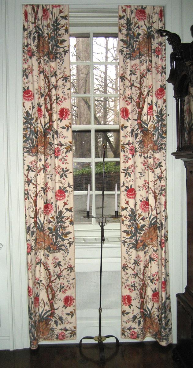 1975.0532.002 window hangings