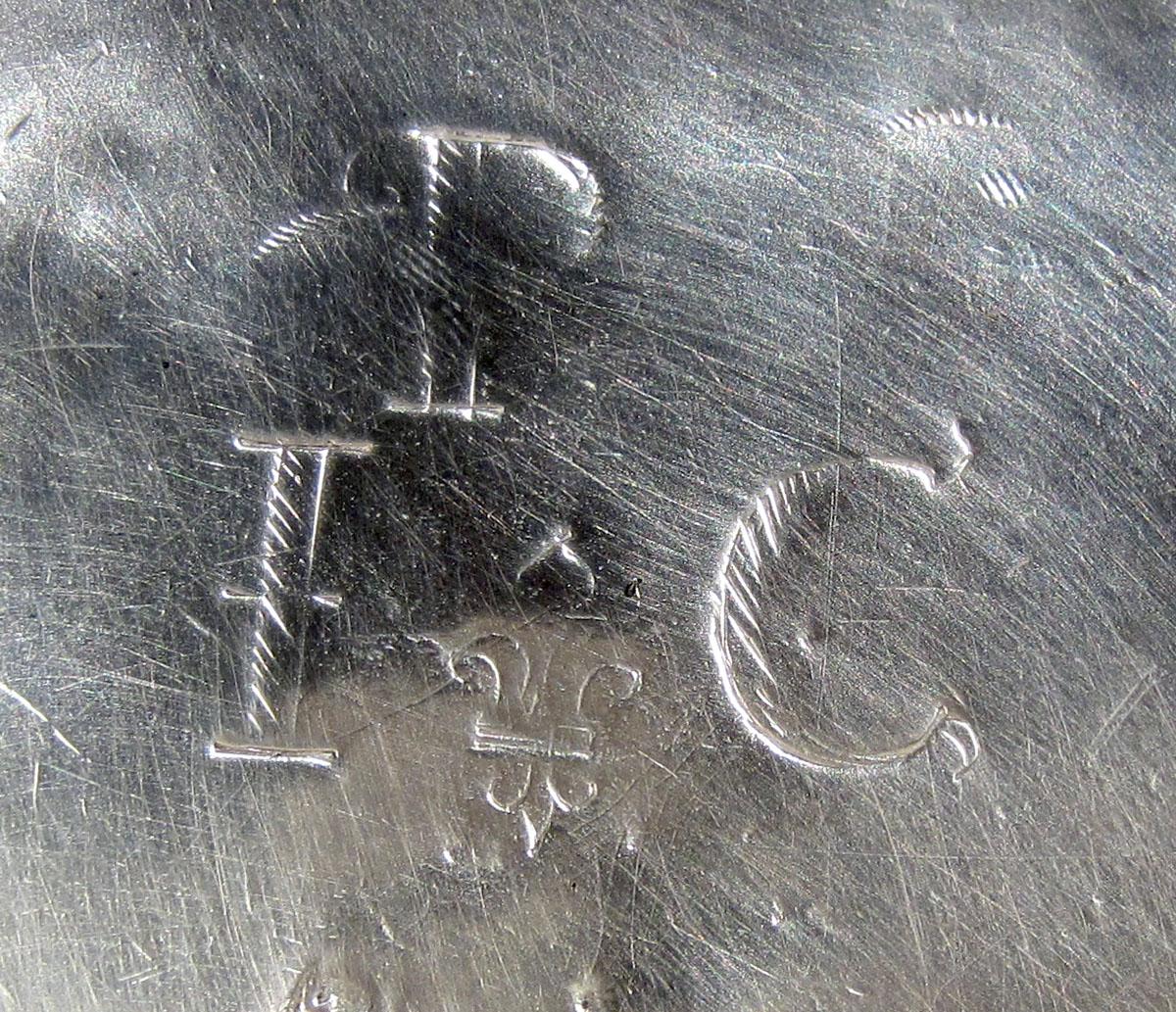 1976.0021 A, B Silver Warmer engraving 3