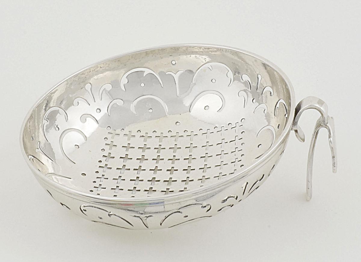 1976.0022 Strainer