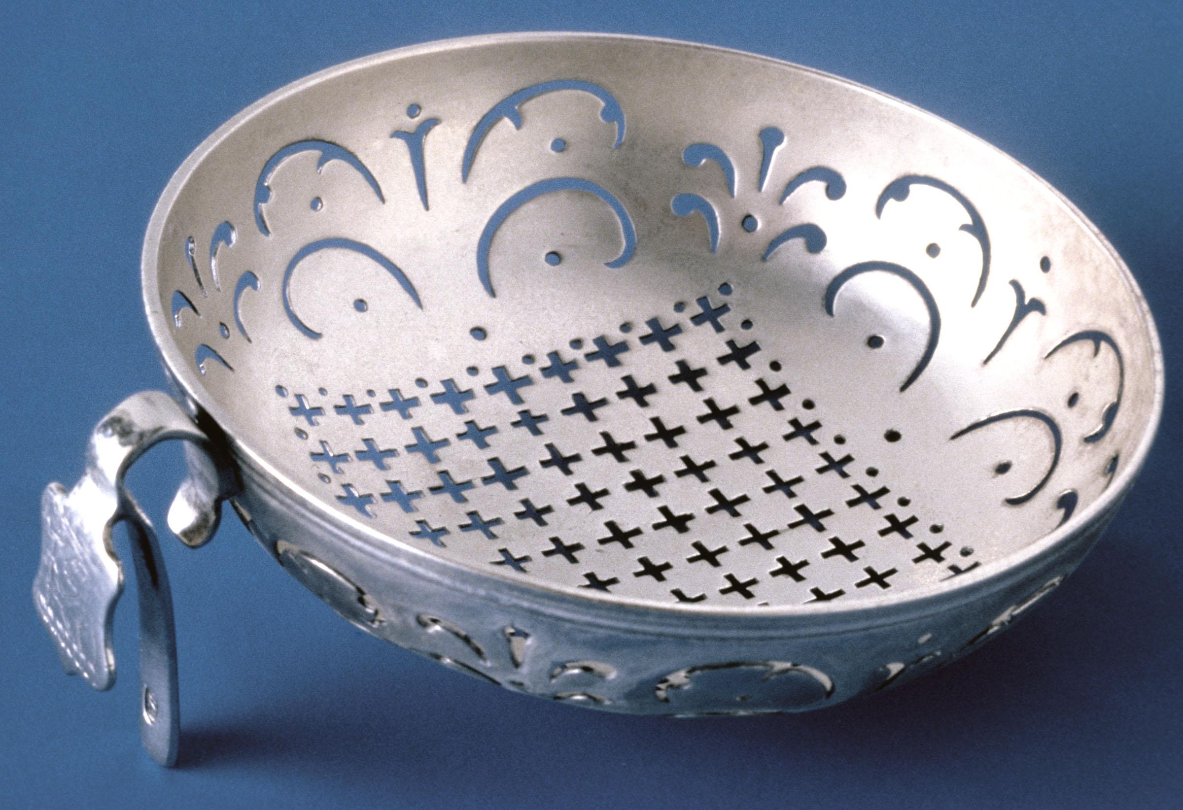 1976.0022 Strainer, view 1