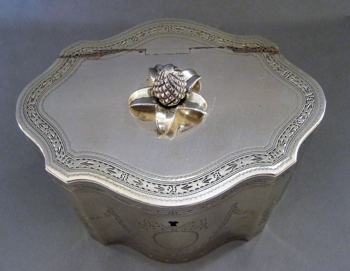 1976.0023 Silver Tea Cannister top view