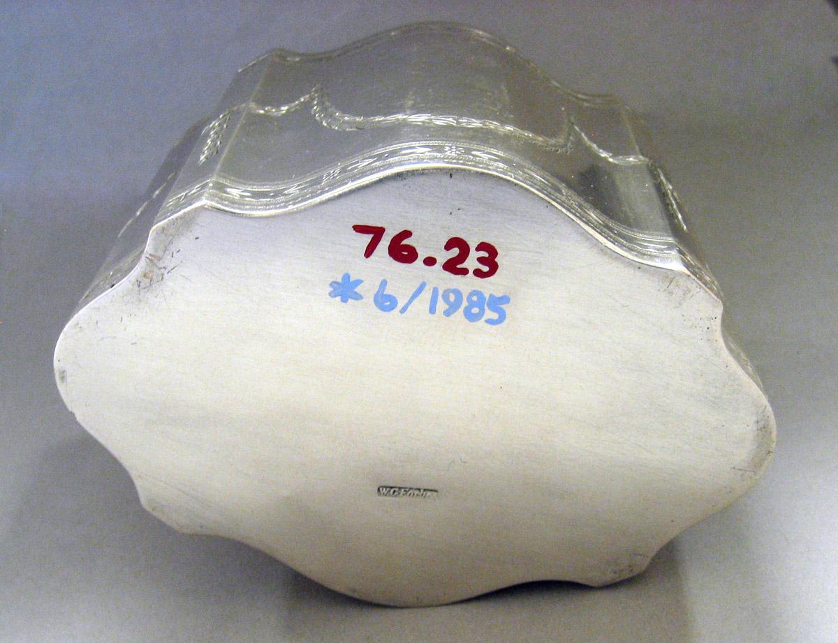 1976.0023 Silver Tea Cannister underside