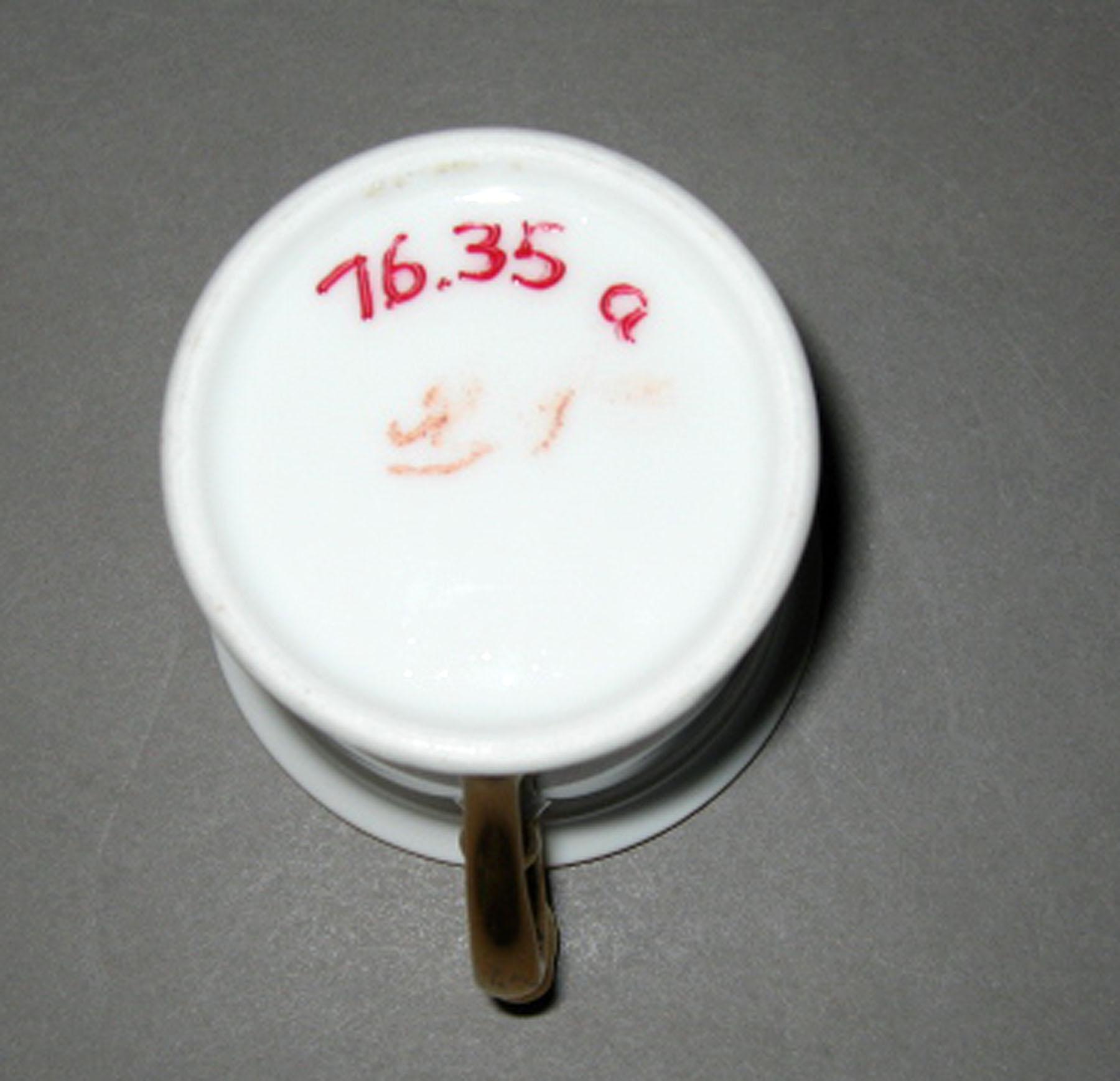 1976.0035 A Porcelain cup (underside)