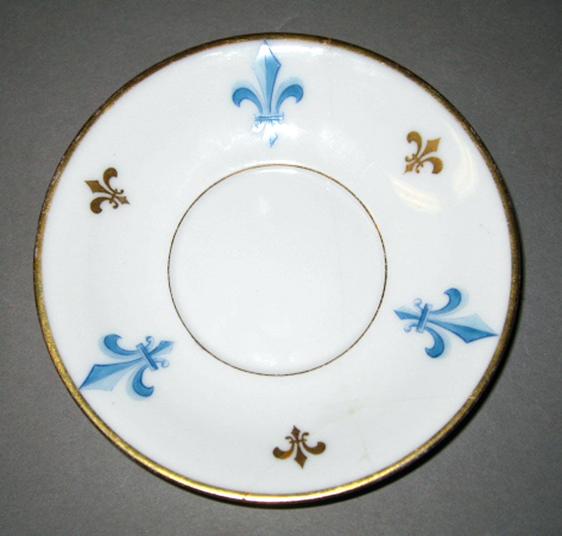 1976.0035 B Porcelain saucer