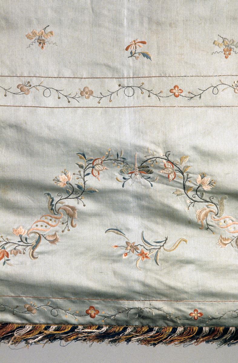 1957.1308 Bedcover, Edge Detail