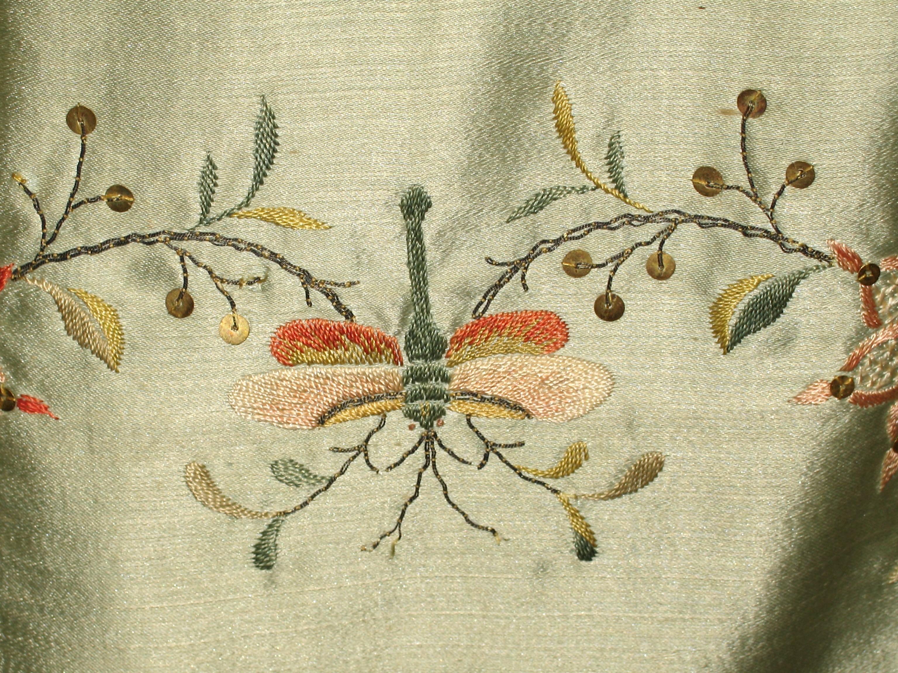 Philadelphia Bedrm bedcover embroidery closeup