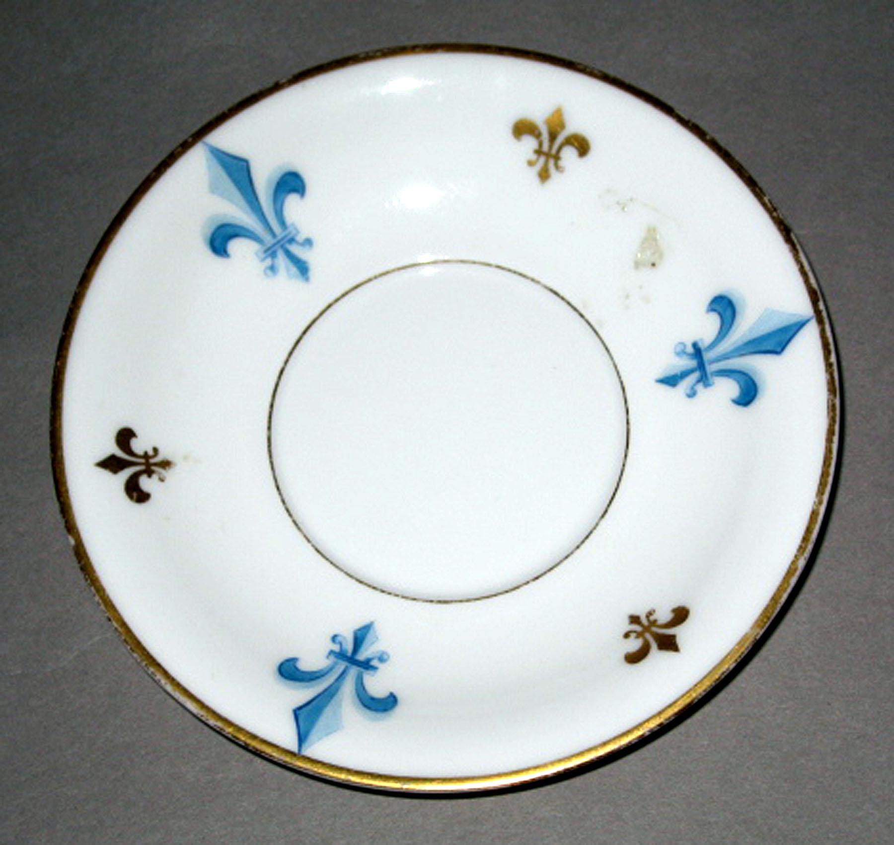 1976.0046.004 B Porcelain saucer