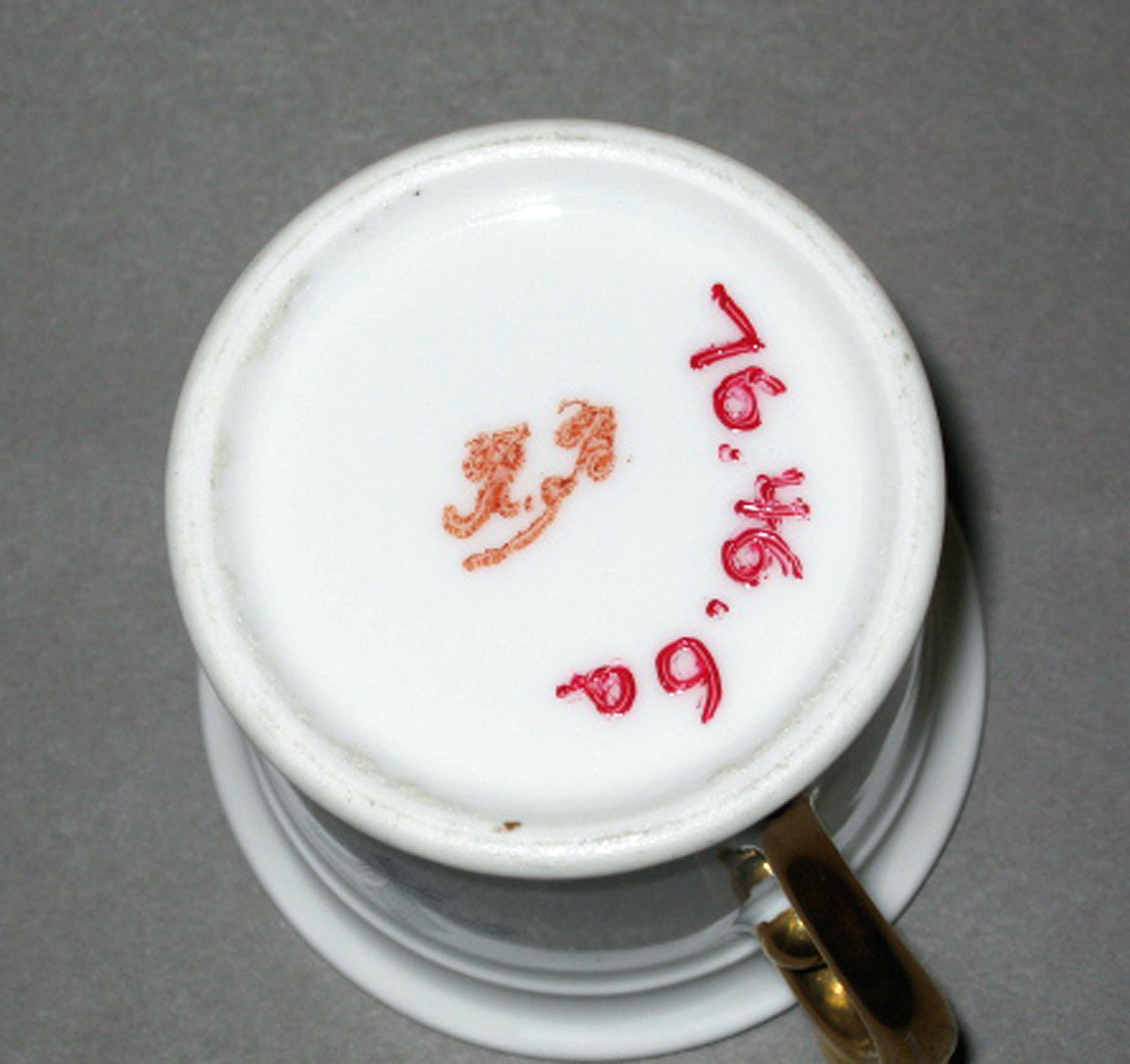 1976.0046.006 A Porcelain coffee cup (underside)