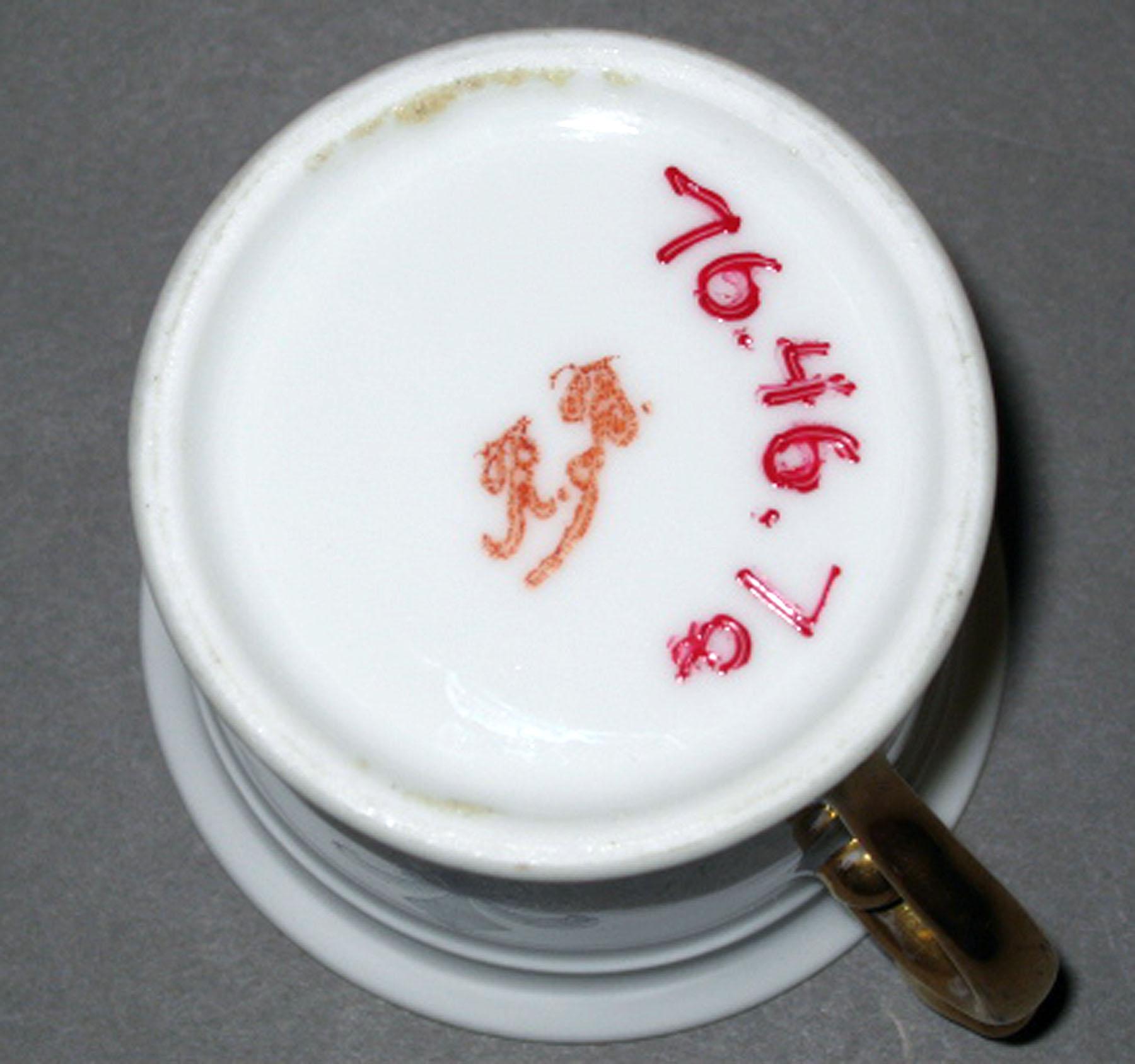 1976.0046.007 A Porcelain coffee cup (underside)