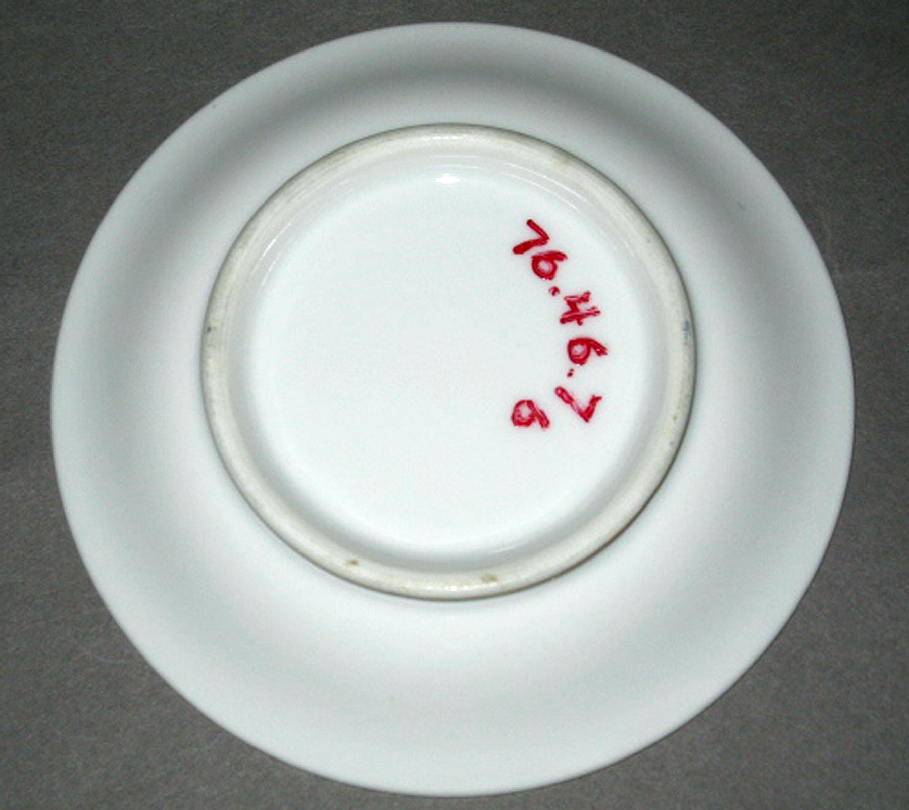 1976.0046.007 B Porcelain saucer (underside)