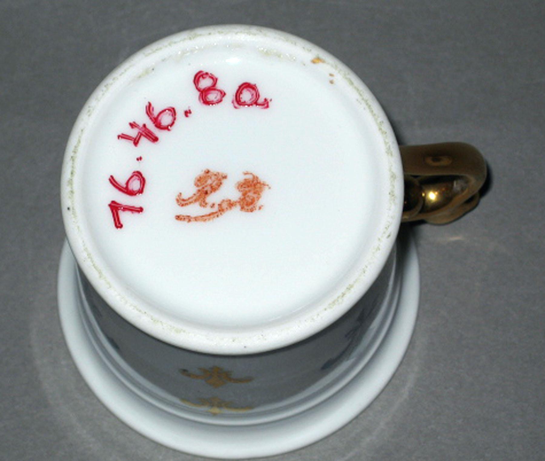 1976.0046.008 A Porcelain coffee cup (underside)