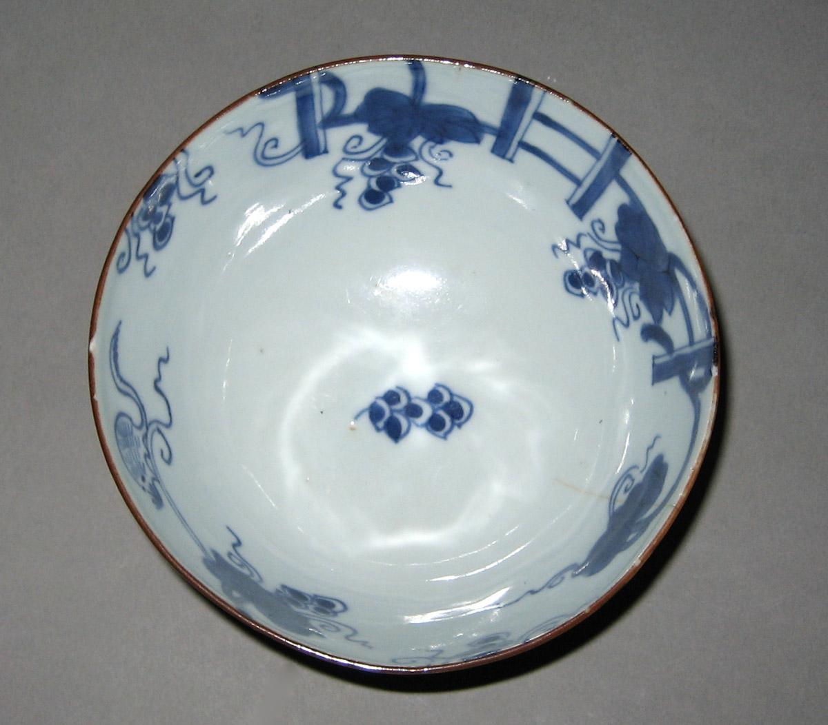 1976.0065 Porcelain Bowl interior view 1