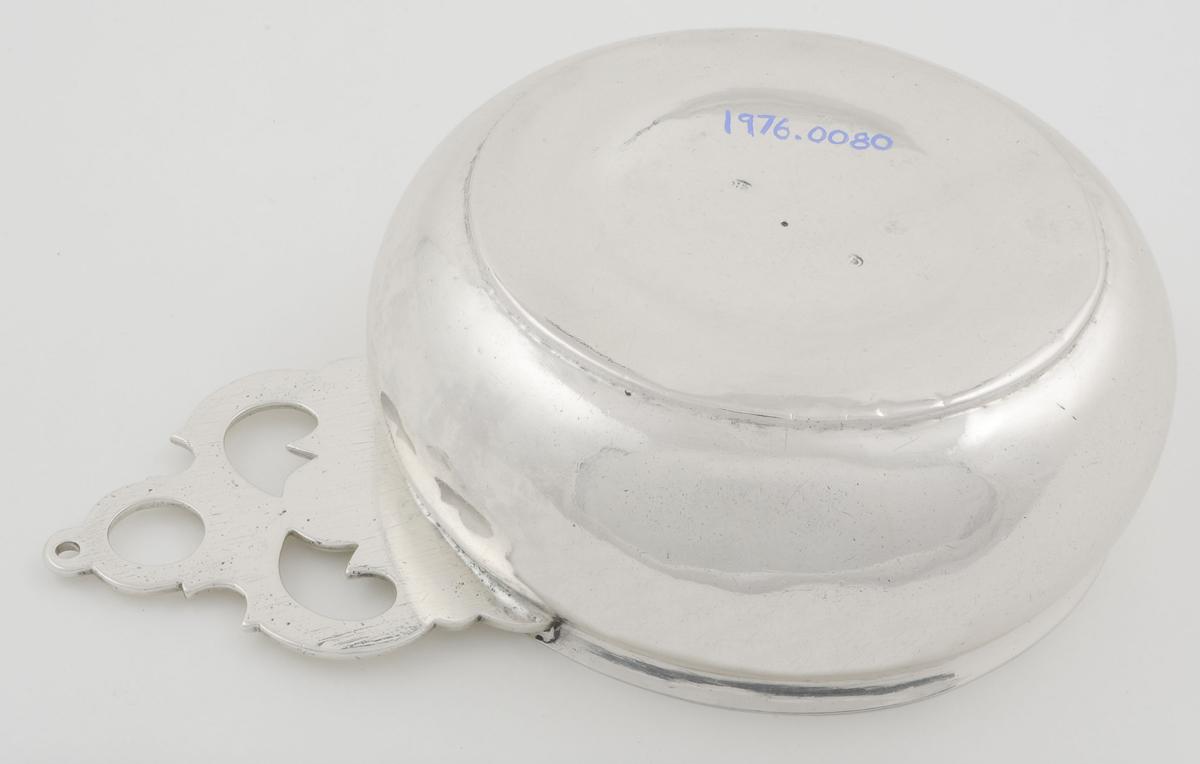 1976.0080 Silver Porringer, View 2