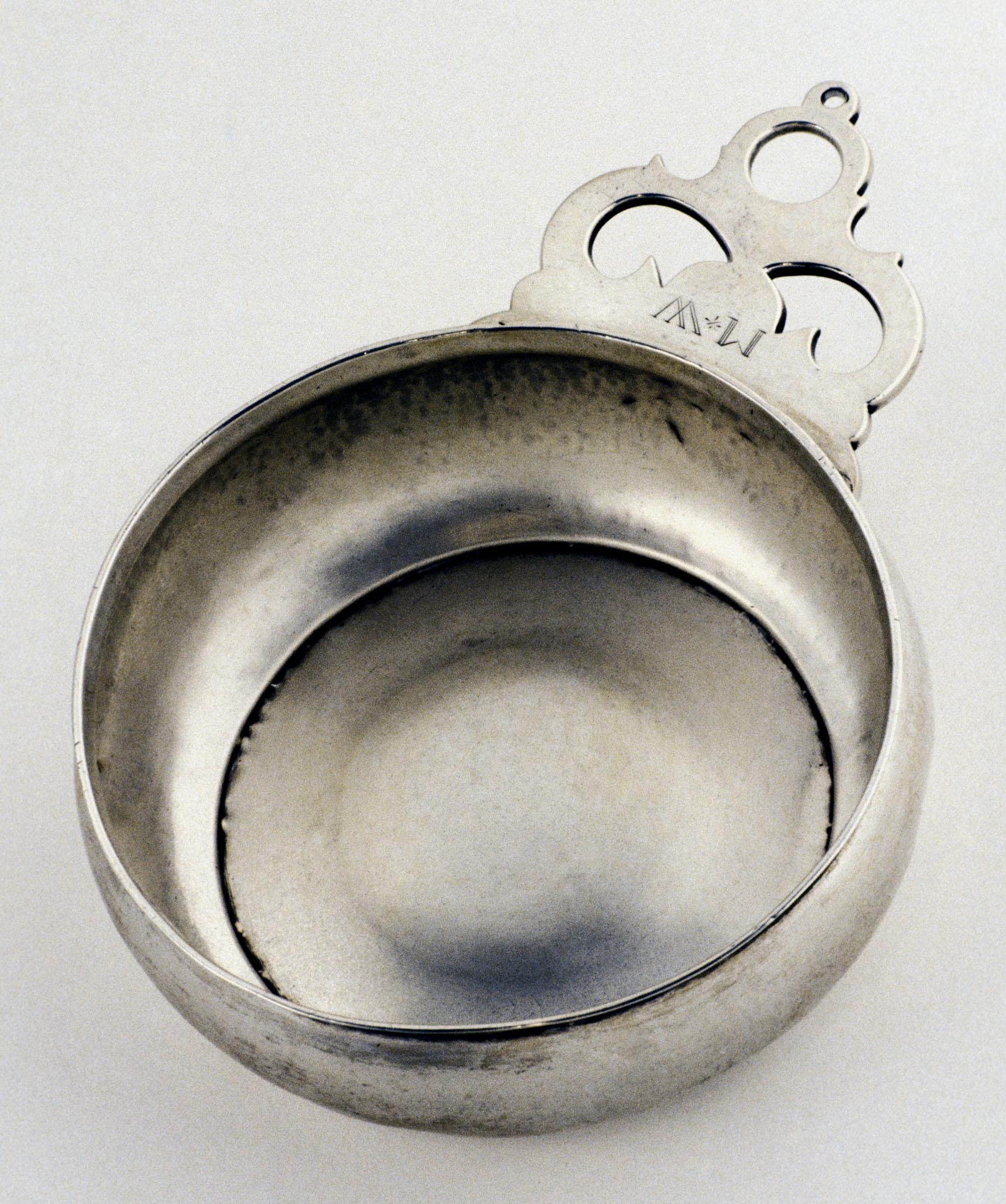 1976.0080 Porringer, view 1