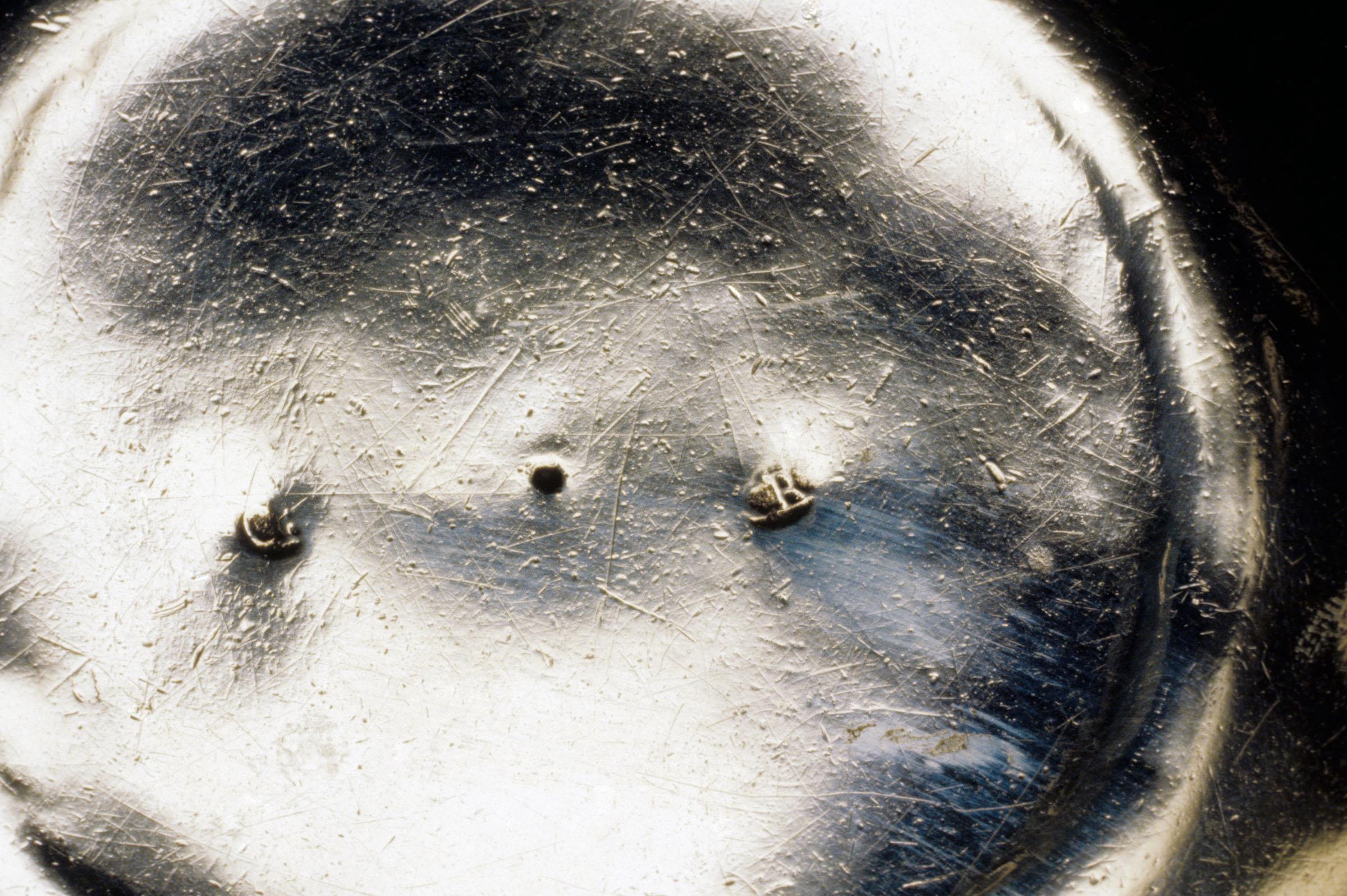 1976.0080 Porringer, detail 1