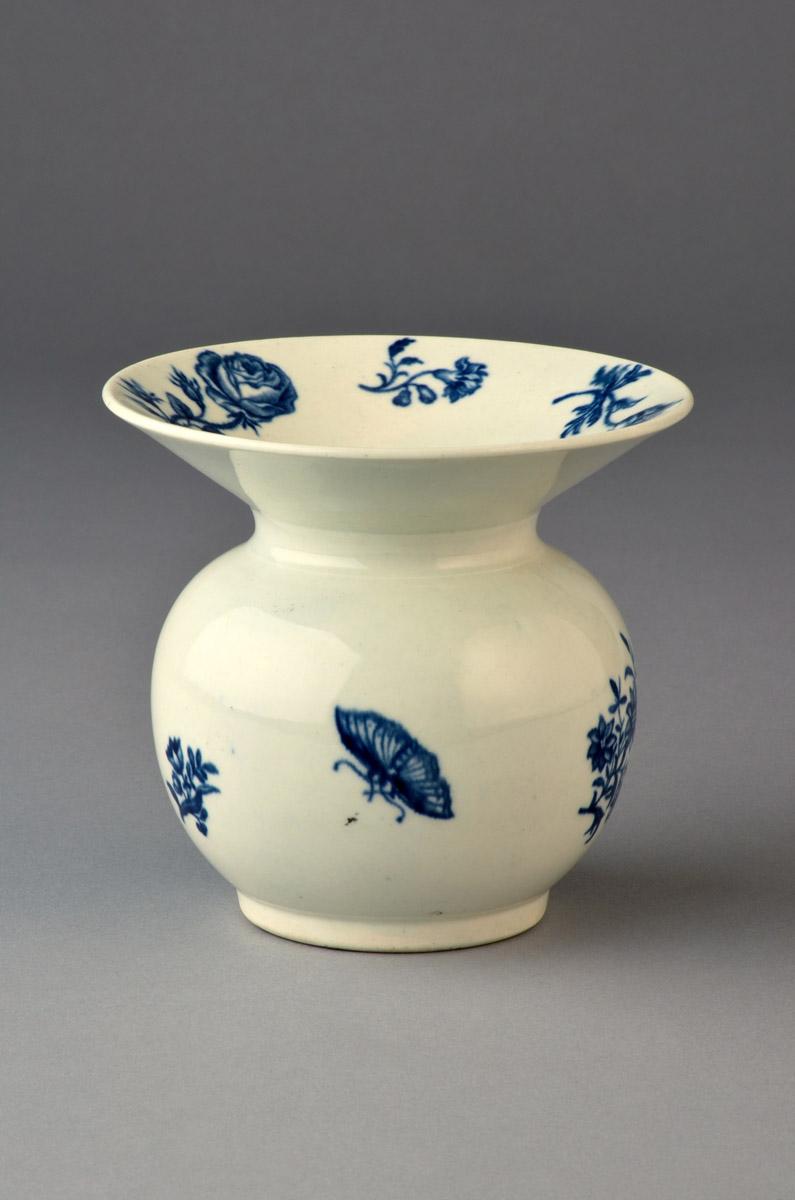 1976.0081 Spittoon, view 3