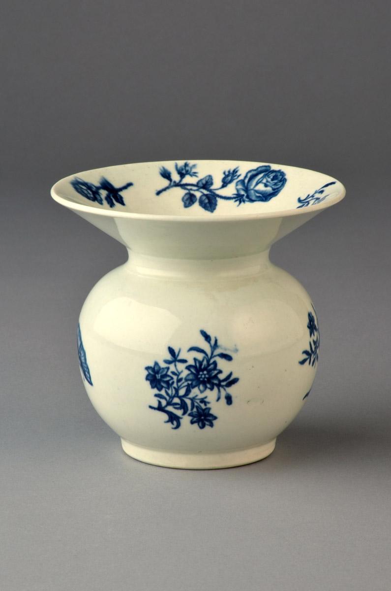 1976.0081 Spittoon, view 4