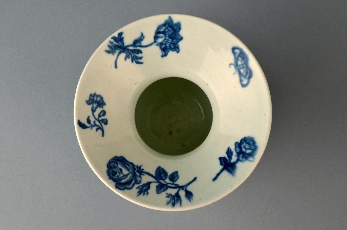 1976.0081 Spittoon, view 5