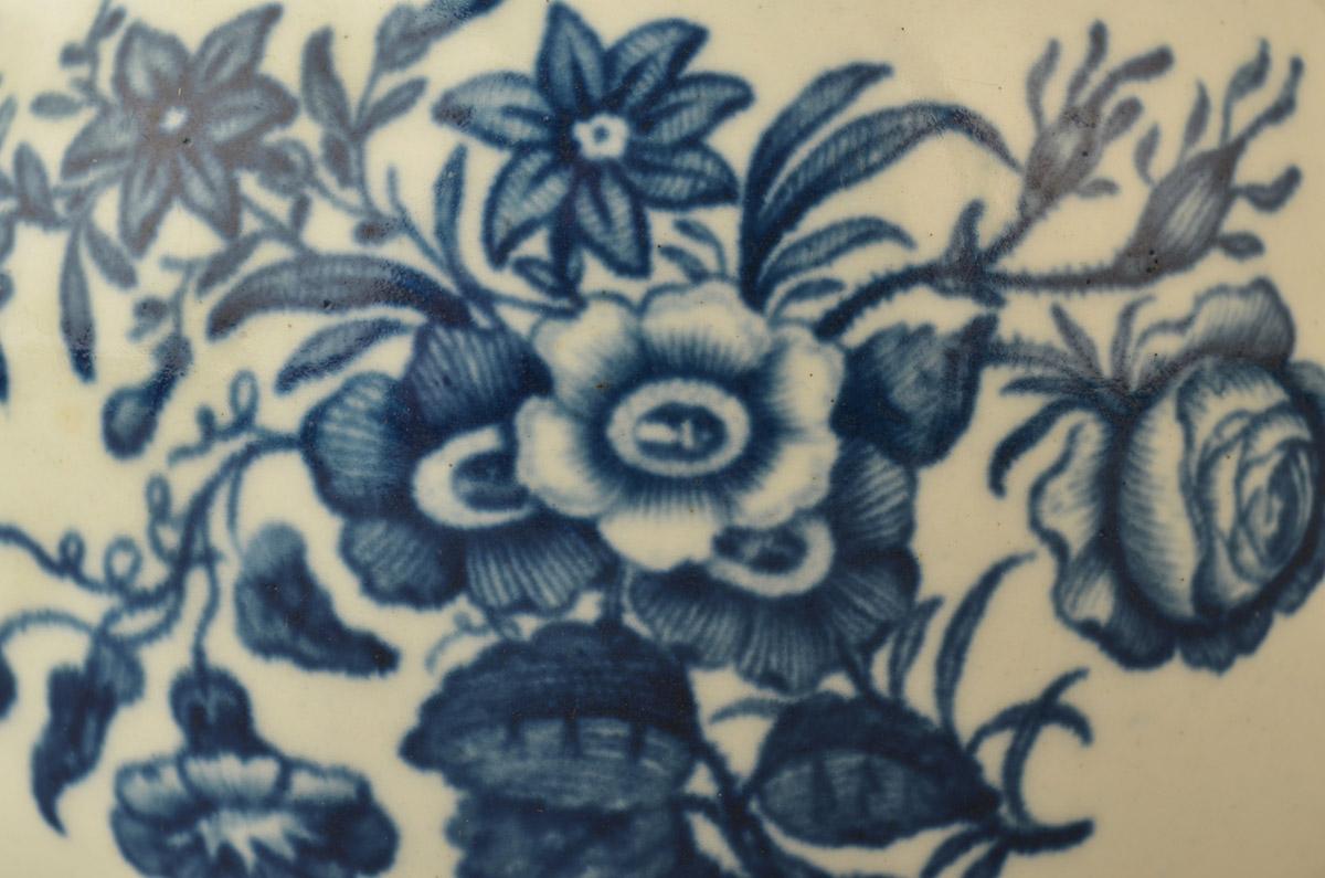 1976.0081 Spittoon, detail 1