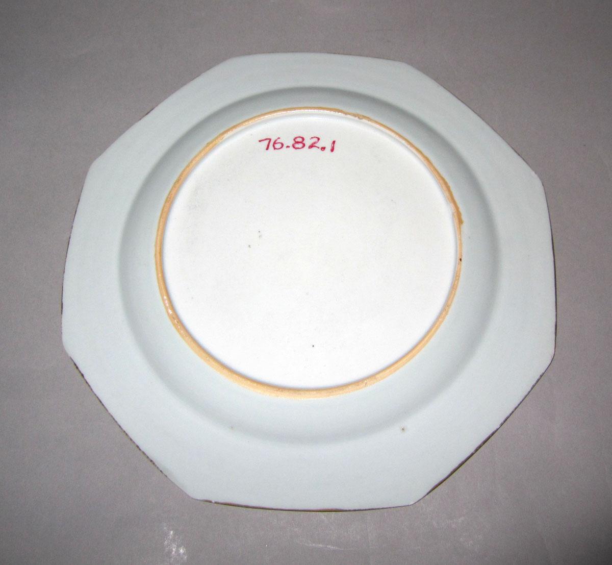 1976.0082.001 Porcelain plate underside