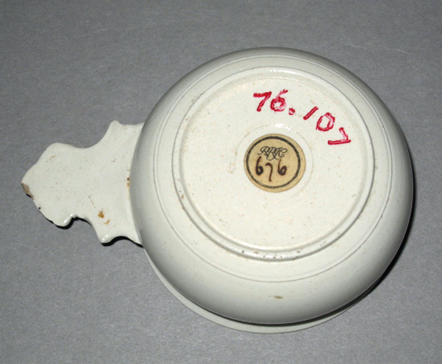 1976.0107 Stoneware porringer (underside)