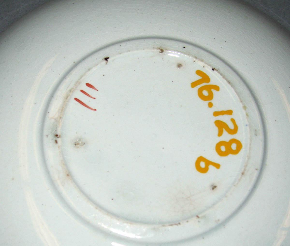 1976.0128 B Eathenware saucer (underside)
